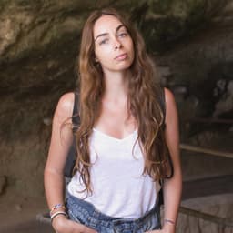 Lara Monica Costa